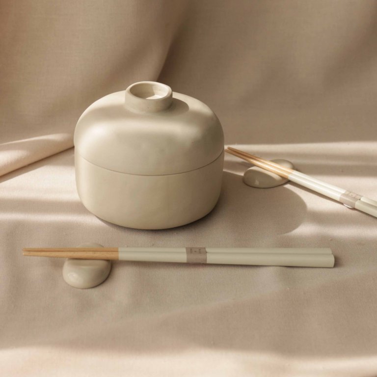 Chopsticks holder